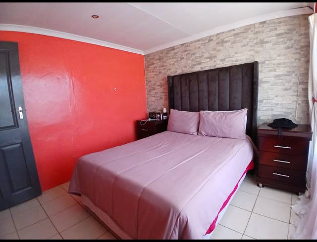2 BEDROOM HOUSE FOR SALE IN SEBOKENG ZONE 11
